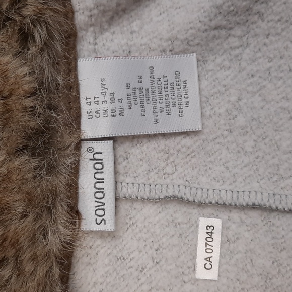 Savannah grey cape with faux fur, size 4T - Picture 6 of 6